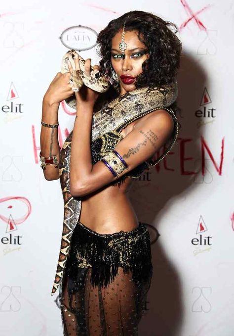 Jessica White Halloween costume Snake Costume, White Halloween Costumes, 80s Rocker, Best Celebrity Halloween Costumes, Jessica White, Annual Halloween Party, Celebrity Halloween, Jonathan Ross, Diy Kostüm