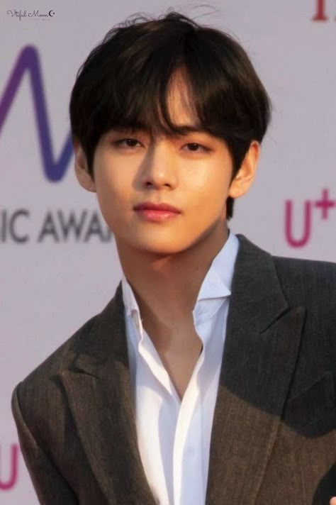 Kim Taehyung Idol Era, Taehyung Side Profile Smile, Taehyung Teacher, Taehyung In Suit, Taehyung Handsome, Taehyung Face, Kpop Idols Male, V Face, Kpop Male Idols