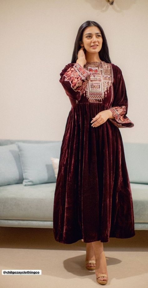 Velvet Frocks For Women, Latest Velvet Dresses, Velvet Suit Design, Sarah Khan, Velvet Dress Designs, Stylish Short Dresses, Afghan Clothes, Pakistani Dresses Casual, Red Velvet Dress