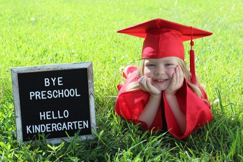 Kindergarten Photography, Preschool Graduation Theme, 1st Day Of School Pictures, Kindergarten Graduation Pictures, Vpk Graduation, Preschool Graduation Gifts, Preschool Graduation Party, Kindergarten Photos, Kindergarten Graduation Party