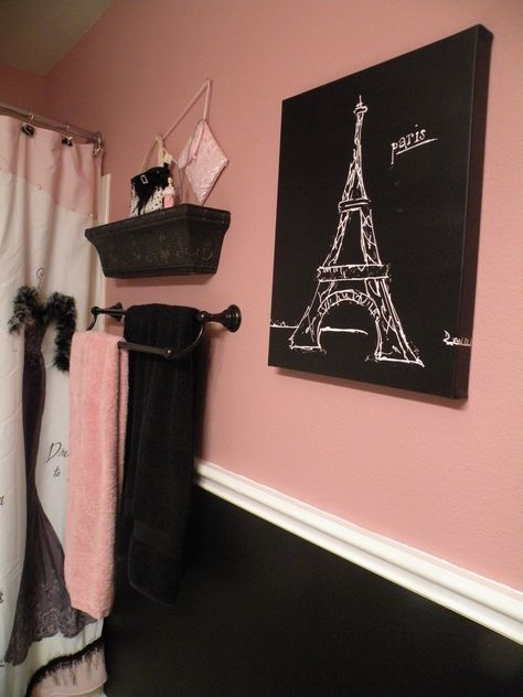 Black and pink Paris bathroom. Shower curtain and accessories from Bed, Bath and Beyond: "Dress to Thrill". Paris Bathroom Decor Ideas, Paris Bathroom Ideas, Paris Theme Bathroom, Paris Bathroom Decor, Paris Theme Bedroom, Paris Theme Decor, Black Bathroom Sets, Pink And Black Bathroom, Paris Bathroom