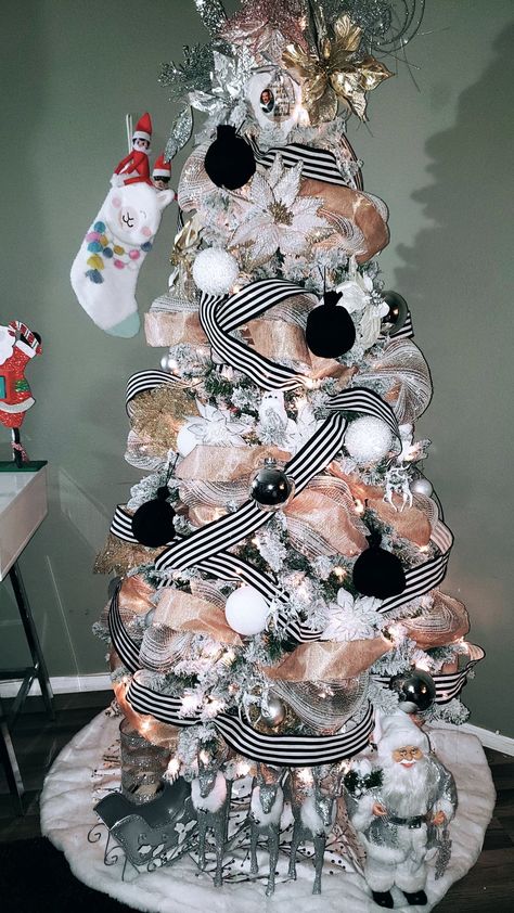 Black White Silver Pink Christmas Tree, Black White And Pink Christmas Tree, Black Tree With Rose Gold Ornaments, Black And Pink Christmas Tree Ornaments, White Tree With Silver Black Cream Orderments Black, White Christmas Tree Wuth Black Ornaments, Gold Holiday Decor, Burlap Christmas Decorations, Rose Gold Christmas Tree