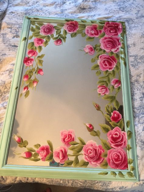 Floral Mirror Painting, Floral Painted Mirror, Flowers Painted On Mirror, Painted Mirror Frame Aesthetic, Picture Frame Painting Ideas Aesthetic, Long Mirror Painting Ideas, Painted Mirrors Ideas, Painting Mirror Ideas, Mirror Frame Painting Ideas Aesthetic