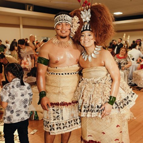 SIVA SAMOA 🇦🇸🇼🇸🔥💸👏🏽 The grand finale of this amazing wedding day & our favorite part of every Polynesian wedding reception! Can you tell @faletoluata @will.tonga did amazing?! Which one is your favorite? 🥰 Polynesian wedding, Polynesian wedding reception, Polynesian wedding photography, Samoan wedding photography, Samoan wedding Videography, Siva Samoa, taualunga #polynesian #polynesianwedding #polynesianweddings #samoanwedding #samoanweddings #tonganwedding #sivasamoa #taualuga #hawaiiw... Tongan Wedding, Samoan Wedding, Samoan People, Samoan Women, Polynesian Wedding, Video Team, Wedding Videographer, Wedding Videography, Tonga