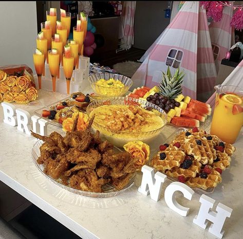 Soul Food Brunch Ideas, Homecoming Brunch, Lvn Graduation, Breakfast Goals, Breakfast Brunch Party, Brunch Catering, Brunch Inspiration, Family Brunch, Brunch Spread