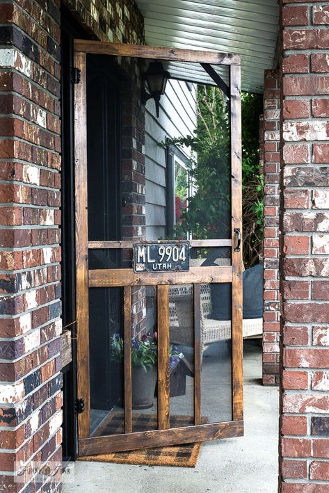 Learn how to build a custom wood DIY screen door from scratch! Features pet screen and how to build with a Kreg Jig pocket hole maker. Wood Walkway, Wood Screen Door, Wooden Screen Door, Diy Screen Door, Diy Screen, Brown Doors, Wood Screens, Funky Junk Interiors, Wooden Screen