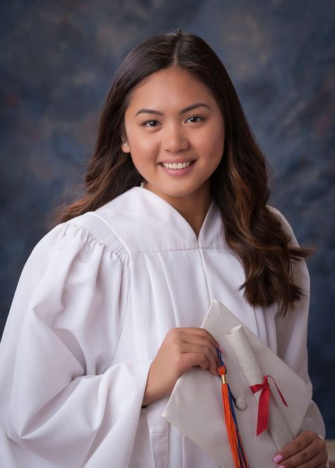 White Toga Graduation Pictures, White Toga Graduation, Graduation Pictorial Studio, Toga Graduation, White Toga, Graduation Toga, Balanced Diet Meal Plan, Gown Poses, Academic Regalia