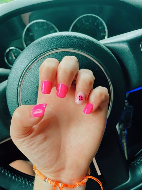 Smiley Face Nails Aesthetic, Yellow Smiley Face Nails, Nails Aesthetic Pink, Nails Cute Pink, Pink Nails Cute, Natrual Nails, Smiley Face Nails, Gell Nails, Round Nail Designs