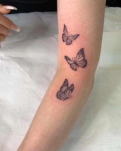 Different Types Of Butterflies Tattoos, Daisy Butterfly Tattoo Designs, Butterfly Tattoo Inside Arm, Butterfly Tattoo With White Highlights, Butterfly Tattoo Patchwork, Tattoos Butterfly Hand, Patchwork Tattoo Butterfly, Baterflay Tattoo Women, Baterflay Tattoo