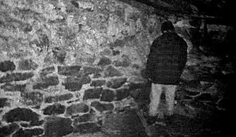 the blair witch project 1999 The Blair Witch Project, Halloween Films, Horror Movie Scenes, Best Halloween Movies, Horror Movies Scariest, Sacha Baron Cohen, Blair Witch Project, Blair Witch, Film Genres