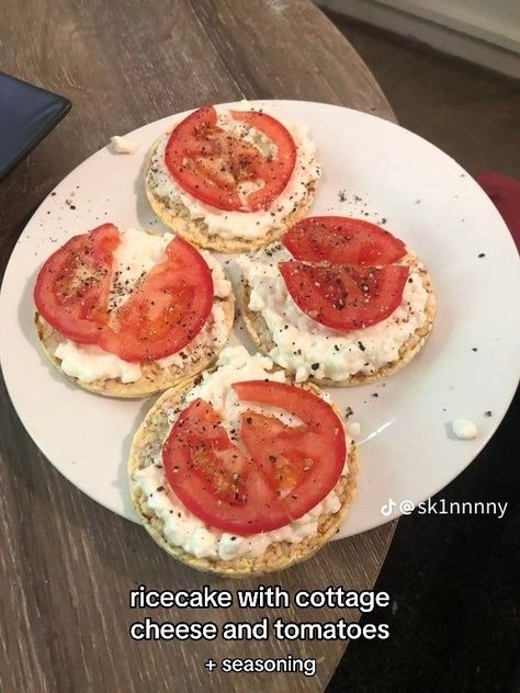 Tomato On Toast, Cheese And Tomato, Makanan Diet, Healthy Food Dishes, God Mat, Healthy Food Motivation, Healthy Lifestyle Food, Think Food, On Toast