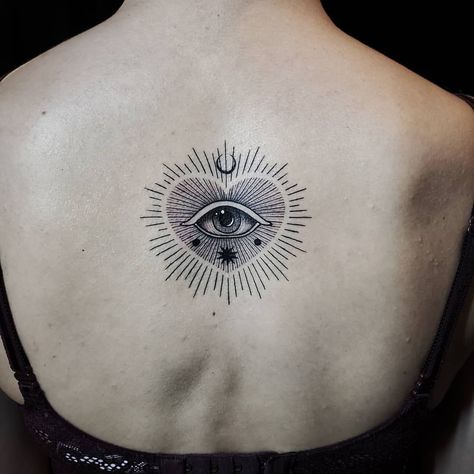 Eye In Heart Tattoo, Eye Heart Tattoo, Vintage Botanical Tattoo, Tattoo On Spine, Heart Tattoo Meaning, The World Tattoo, Ojo Tattoo, Tattoos Spine, Hart Tattoo