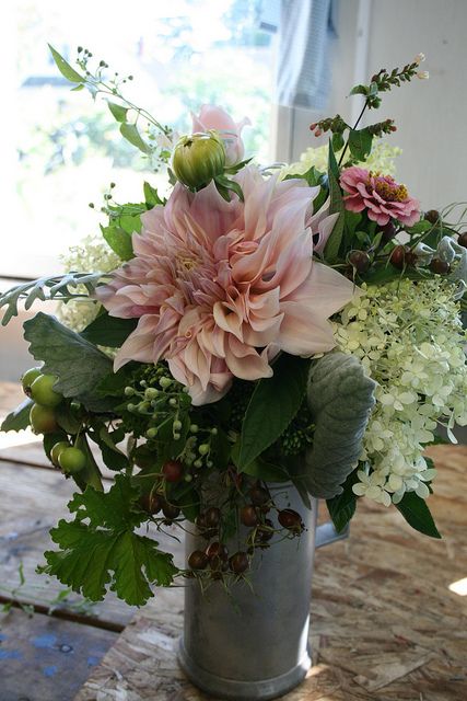 dahlias, hydrangea & zinnias Table Decorations Hydrangea, Rustic Wedding Centerpieces, Organic Wedding, Vase Arrangements, Wedding Table Decorations, Beautiful Flower Arrangements, Deco Floral, Flower Farm, Flower Centerpieces