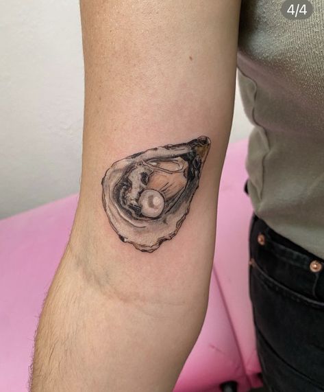 Oyster Pearl Drawing, Oyster Tattoos, Oyster Tattoo Pearl, Joshua Tattoo, Clam Tattoo, Pearls Tattoo, Oyster Tattoo, Bubble Tattoo, Pearl Tattoo