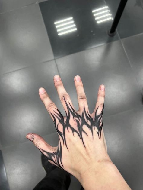 Herren Hand Tattoos, Sharpie Tattoos, Hand Tats, Creepy Tattoos, Gothic Tattoo, Hand Tattoos For Guys, Spine Tattoos, Dark Tattoo, Black Ink Tattoos