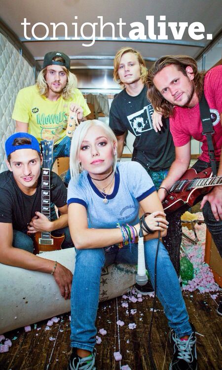 Tonight Alive on the "Come Home" music video set Jenna Mcdougall, I Am Limitless, Music Video Set, Video Set, Tonight Alive, Best Bands, Rise Against, Video Setting, Warped Tour