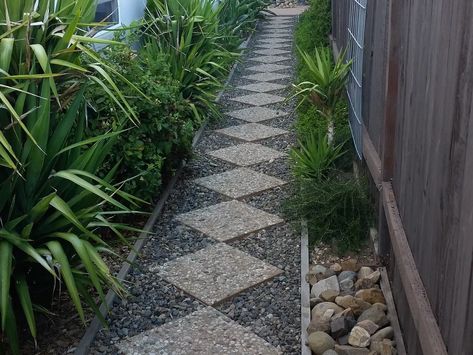 Garden Landscaping Ideas, Backyard Walkway, Side Yard Landscaping, Walkway Landscaping, Pathway Landscaping, نباتات منزلية, Stone Path, Outdoor Gardens Design, Home Landscaping