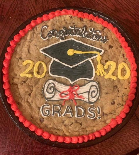 Graduation Cookie Cake Designs, Cookie Cake Graduation Design, Grad Cookie Cake, Graduation Cookie Cake Ideas, Graduation Cookie Cake, Graduation Sheet Cakes, Work Treats, Grad Cakes, Wilton Decorating Tips