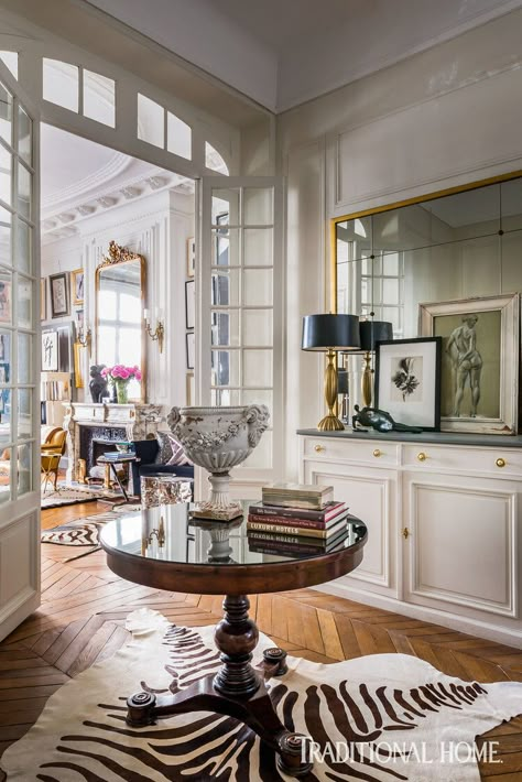 David Jimenez, Parisian Home Decor, Parisian Architecture, Inspiration Pics, Beautiful Paris, Apartment In Paris, Parisian Apartment, Paris Apartments, Trendy Home