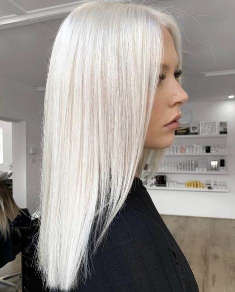 Blonde Hair Platinum Icy, Scalp Bleach, Icey Blonde, Platinum Hair Color, Ice Blonde Hair, Silver Blonde Hair, Summer Blonde Hair, Icy Blonde Hair, Ice Blonde