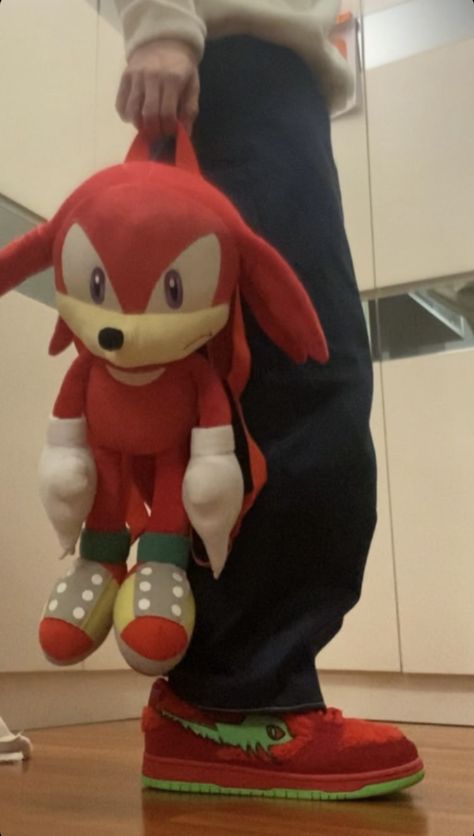 Knuckles Plush Backpack, Sonic Backpack, Y2k Outfits Men, Aesthetic Bracelet, Sonic & Knuckles, Swag Pics, Aesthetic Backpack, Backpack Outfit, Red Backpack