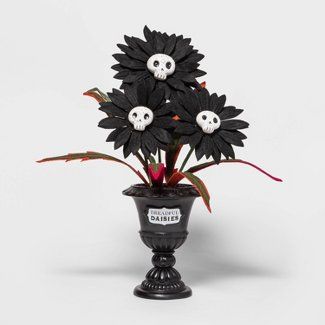 Metaphysical Crafts, Beetlejuice Bathroom, Target Halloween Decor, Creepy Garden, Spooky Plants, Vintage Bathroom Inspiration, Witches Decor, Adult Halloween Party Decorations, Halloween Bouquet