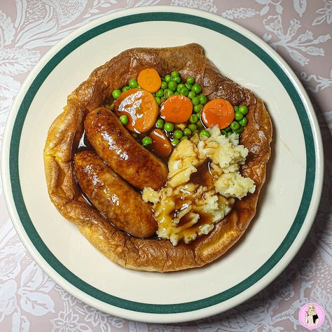 Comfort food. At the moment, it is all about comfort food! Anything gravy based is proper comfort food to me, but stick in a Yorkshire pudding and it is a real winner!I have previously created a tasty Toad in the Hole and a Casserole Filled Giant Yorkshire, so wanted to take it to the next level!If you are looking to make this as healthy as possible, then chose some low-fat sausages and adjust the calorie count accordingly.I served it with a thick and delicious gravy that was also syn free. Stuffed Yorkshire Pudding, Healthy Fakeaway, Cheesesteak Fries, Creamy Chicken Pasta Bake, Chicken Prosciutto, Yorkshire Pudding Wrap, Fries Healthy, Yorkshire Pudding Recipe, Poached Eggs On Toast