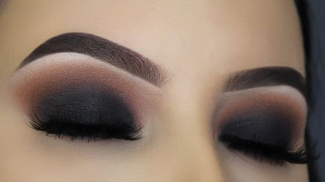 black_smokey_eyes Black Smokey Eye Tutorial, Maquillaje Smokey Eyes, Machiaj Smokey Eyes, Makeup Tips For Blue Eyes, Trucco Smokey Eye, Smokey Eyes Tutorial, Blue Eye Makeup Tutorial, Black Smokey Eye Makeup, Halo Eye Makeup