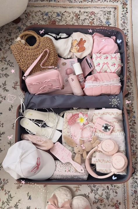 Coquette Travel, Pink Pilates Princess Outfits, Pink Pilates Princess Aesthetic, Pilates Princess Aesthetic, Workout Looks, Pink Suitcase, Cr7 Jr, Pink Pilates Princess, Gym Crush