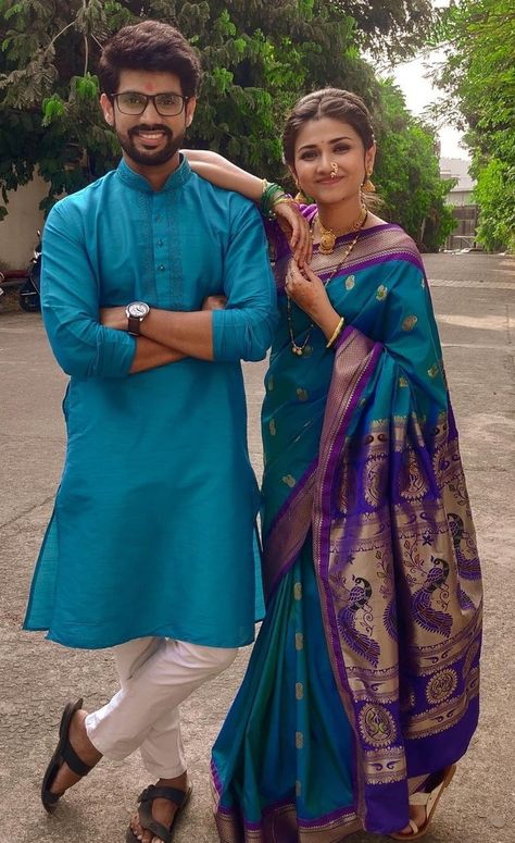 💙💙 Navari Saree Couple Photoshoot, Nauvari Saree Poses Couple, Couple Poses Maharashtrian, Thipkyanchi Rangoli Serial, Marathi Engagement Look Couple, Marathi Couple Photography, Marathi Engagement Photography, Couple Twinning Outfits Indian, Marathi Paithani Look