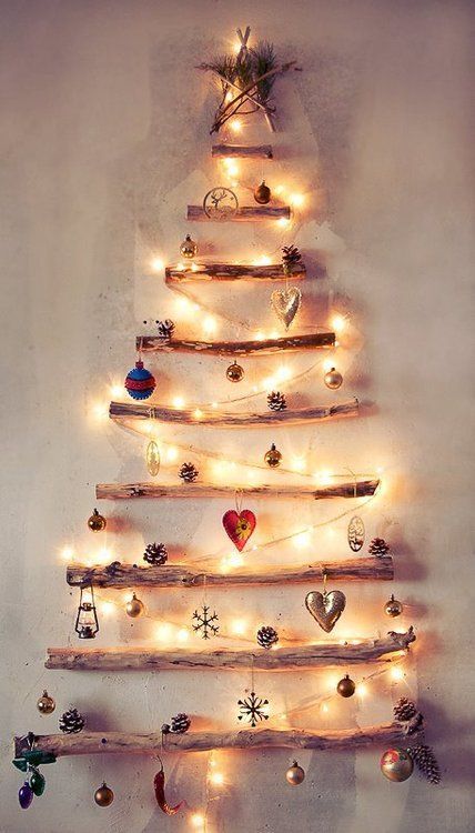 wall mounted wood christmas tree Štědrý Den, Alternative Christmas, Alternative Christmas Tree, Navidad Diy, Cool Ideas, Noel Christmas, Diy Christmas Tree, Scandinavian Christmas, Christmas Deco