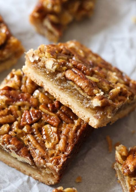 Pecan Bar, Chocolate Pecan Pie Bars, Pecan Pie Bars Easy, Pecan Pie Bites, Pecan Pie Bars Recipe, Pecan Pie Easy, Pie Bar Recipes, Pecan Bars, Pie Bites