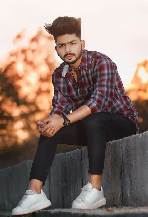 New Stylish Boy Pic, Attitude Stylish Boys Pic, Boy Photo Shoot, Men Fashion Photo, Drawing Couple Poses, Senior Portrait Poses, Mens Photoshoot Poses, Best Poses For Photography, Best Pose For Photoshoot