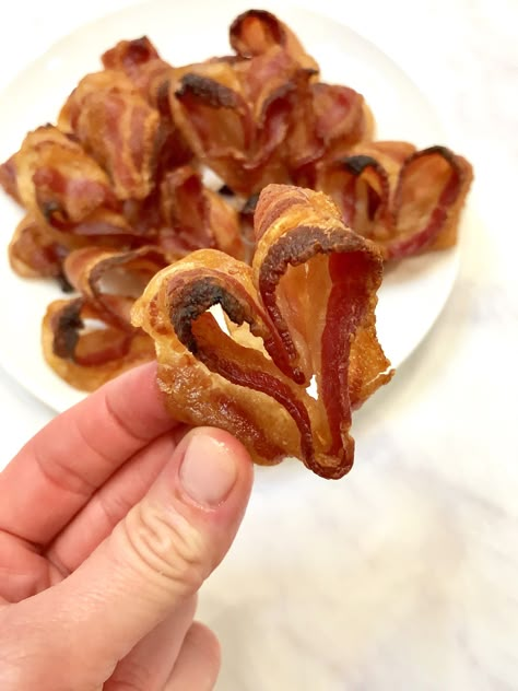 How to Make Heart-Shaped Bacon Heart Shaped Bacon, Heart Shaped Pancakes, Valentines Brunch, Romantic Breakfast, Valentines Breakfast, Heart Shaped Food, Bacon In The Oven, Meatless Main Dishes, Valentines Day Food