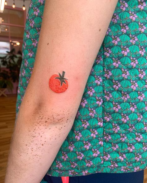 Both of their first tattoos!!!! Did I not wipe the tomato before taking a picture or is it just freshly misted from the grocery store🤔that’s for you to decide Tomato Leaf Tattoo, Tomato Tattoo Black, Heirloom Tomato Tattoo, Tomato Plant Tattoo, Tomato Tattoo, First Tattoos, Tomato Plant Botanical Illustration, Taking A Picture, First Tattoo