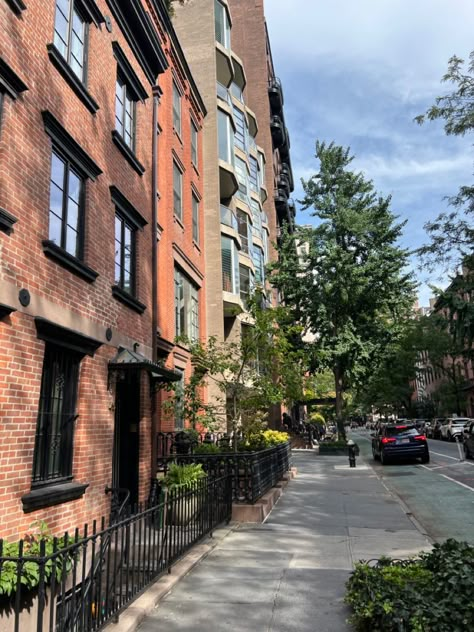 Greenwich Village Nyc Aesthetic, City Bloxburg, Gallow Green Nyc, Greenwich Village Nyc Townhouse, New York Greenwich Village, Greene Street New York, Greenwich Village Nyc, West Village Nyc, Empire State Of Mind