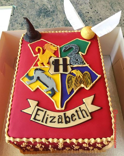 50 Hogwarts Cake Design (Cake Idea) - October 2019 Hogwarts Cake, Harry Potter Desserts, Gateau Harry Potter, Hogwarts Tattoo, Harry Potter Birthday Cake, Cumpleaños Harry Potter, 8th Birthday Cake, Harry Potter Bday, Hogwarts Christmas