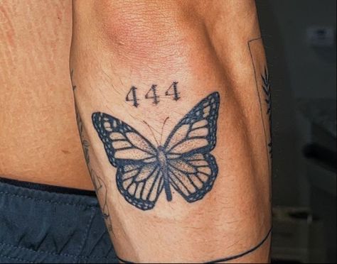 Tattoo Papillon, Natur Tattoo Arm, Butterfly Thigh Tattoo, Mens Butterfly Tattoo, Thigh Tattoo Men, Butterfly Tattoos On Arm, Butterfly Wrist Tattoo, Minimalist Tattoo Ideas, Simple Tattoos For Guys