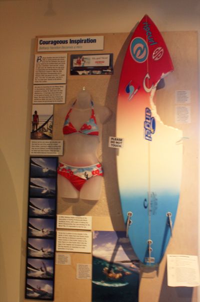 Bethany Hamilton's Surf Board in the California Surf Museum. Kids Surfing, Surfer Vibes, Surfing Aesthetic, Mavericks Surfing, Bethany Hamilton, Soul Surfer, Surfboard Art, California Surf, Surf City