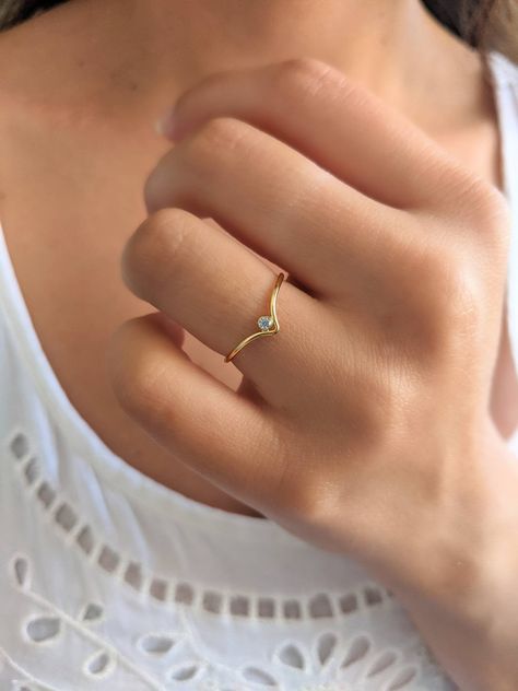 Minimal Gold Ring Design, Cute Gold Rings Simple, Simple Gold Rings For Women, Girls Ring Design Gold, Delicate Ring Designs, Girls Ring Design, Ring For Girls Gold, Rings For Girls Gold, Minimal Rings Minimalist Jewelry