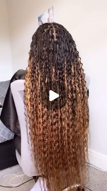 Daina | Braider + Educator on Instagram: "Boho Braids vs Goddess Braids   #stitchbraidsatlanta #stitchersgonnastitch #braids #braider #braid #braidideas #braidseason #réel #reels #reelsinstagram #viralvideos #explorepage #braidboss #stitchgoat #knotlessbraids #fulanibraids #tribalbraids #howtobraid #braidboss #braidinstructor #lemonadeknotlessbraids #fulanibraids #tribalbraids  #goddessbraids #braidbosssociety #bohobraids #goddessbraids" Ombré Boho Braids, Goddess Braids Vs Boho Braids, Ombre Boho Braids, Boho Goddess Braids, Braiding Pattern, Quick Braids, Ombre Braid, Stitch Braids, Fulani Braids