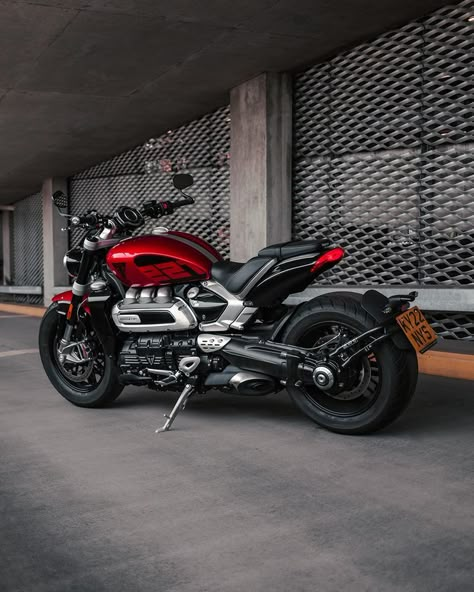 Triumph Motorbikes, Xe Ducati, Gadget Tecnologici, Custom Bikes Cafe Racers, Triumph Rocket, Triumph Bikes, Kawasaki Bikes, Motorcross Bike, Futuristic Motorcycle