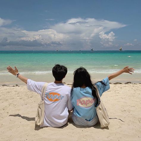 Girlfriend And Boyfriend Goals, Grace Bay Beach, Beach Selfie, Ulzzang Korea, Korean Best Friends, Vibe Quote, Couples Vacation, Couple Picture Poses, Ulzzang Couple