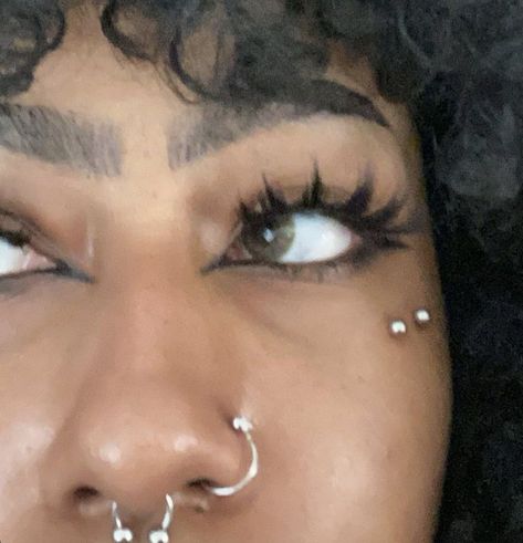 Dermal Piercing Face Jewelry, Pretty Facial Piercings, Anti Eyebrow Piercing Black Women, Anti Eyebrow Piercing Aesthetic, Facial Piercings Ideas, Face Peircing, Surface Piercing Face, Cheekbone Piercing, Anti Brow Piercing