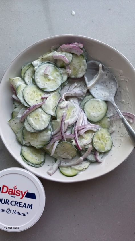 Cucumber Salad Healthy Ideas For Dinner, Cucumber Meals, Easy Home Meals, Foods Aesthetic, Salad Recipes Healthy, Easy Cucumber Salad, Salad Cucumber, Cucumber Salad Recipe, Creamy Cucumber Salad