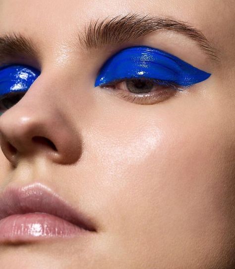 Editorial Make-up, Eye Makeup Glitter, Sunday Blues, Glossy Eyes, High Fashion Makeup, Runway Makeup, Beauty Make-up, Kesha, Blue Eyeshadow