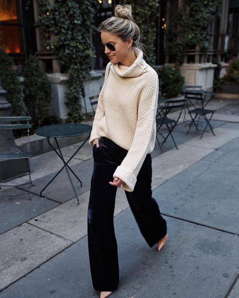 Velvet Pants Outfit, Winter Outfit Ideas For Women, Fall Fashion Looks, Winter Sweaters Oversized, Wide Leg Pants Outfit, Winter Sweater Outfits, Black Velvet Pants, Winter Outfit Ideas, Outfit Ideas For Women