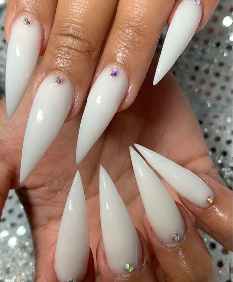 White Stelito Nails, White Stilletos Nails, Milky White Stiletto Nails, White Stiletto Nails Design, White Nails Stiletto, Medium Stilleto Nails, Stiletto Nails White, Stelito Nails, Stiletto Nails Summer