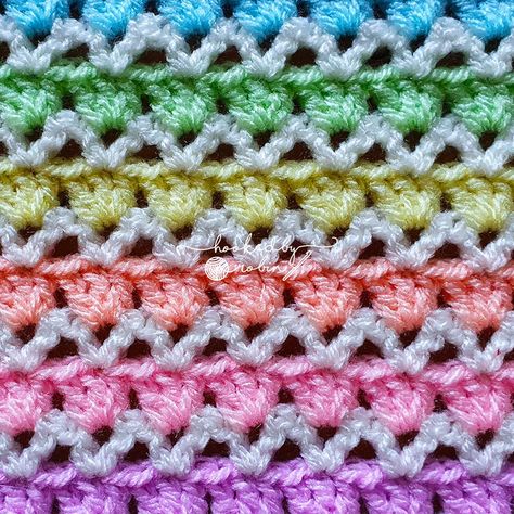 Rick Rack Crochet Free Pattern, Granny V Stitch Blanket, Hooked By Robin, V Stitch Crochet, Crochet Granny Stitch, Granny Square Crochet Patterns Free, Crochet Stitches For Blankets, Beginner Crochet Tutorial, Crochet Stitches Video