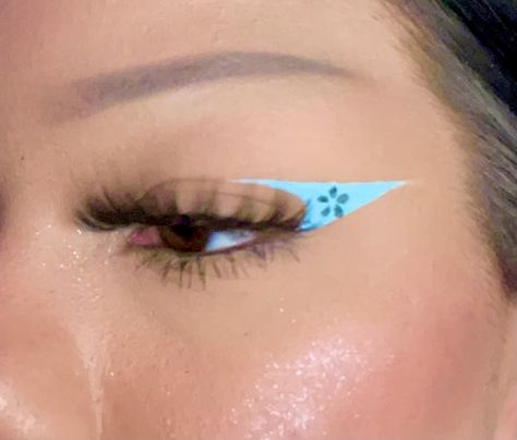 Water Activated Liner Looks, Cute Graphic Eyeliner, Water Activated Eyeliner Looks, Cute Eyeliner, Drawing Hair Tutorial, Drawing Hair, Graphic Eyeliner, Graphic Liner, Eyeliner Looks